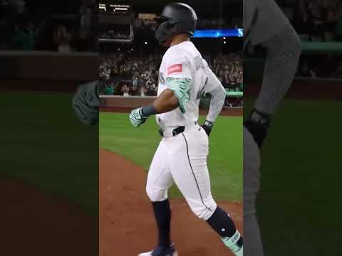 J-Rod fires up the crowd in Seattle 🔥