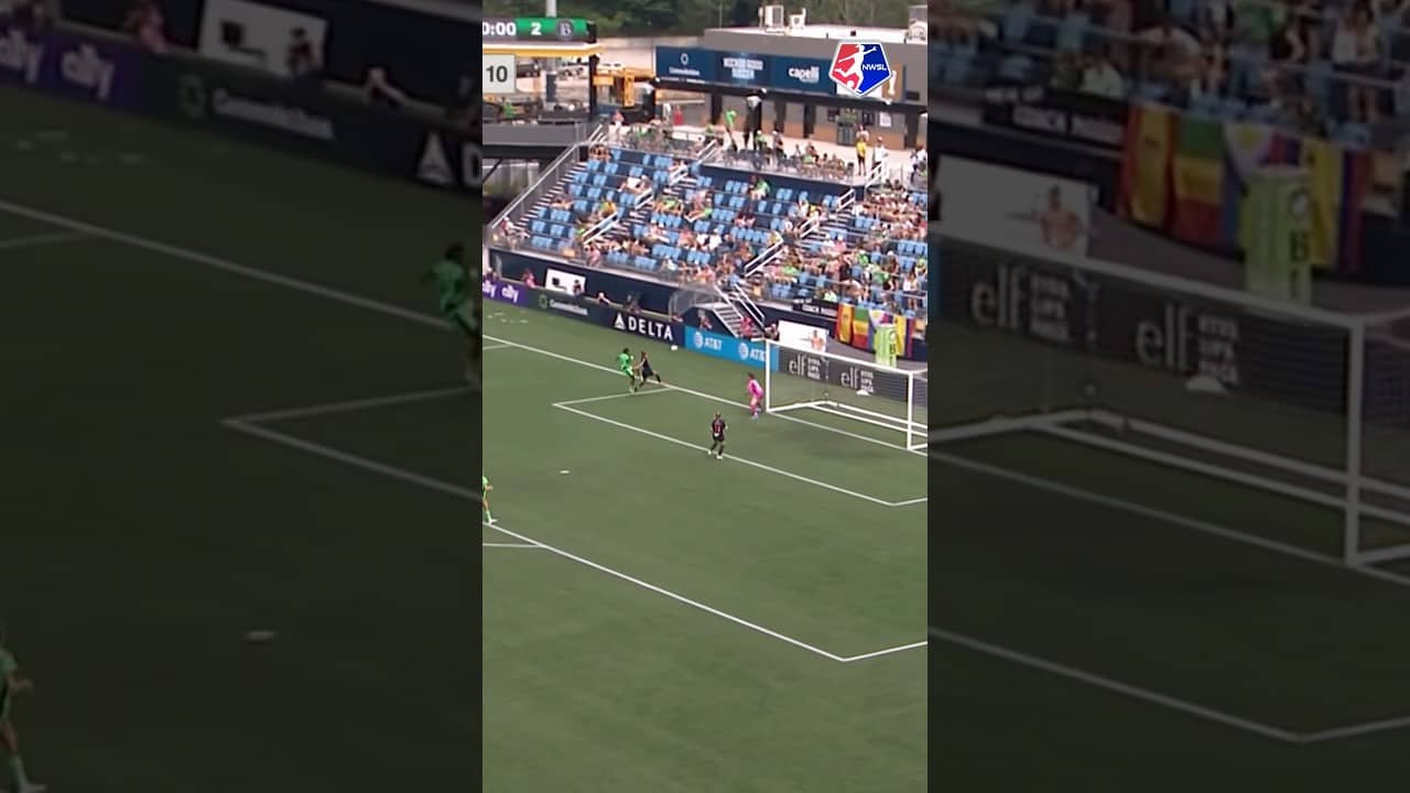 A tight angle. A top save. 👏🔥 #nwsl #soccer #football