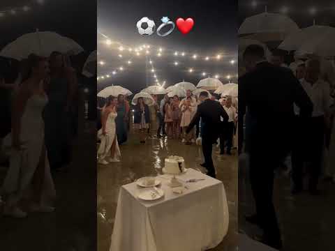 The perfect wedding for soccer lovers ⚽️💍❤️ (Via @TeddyKostova/IG)
