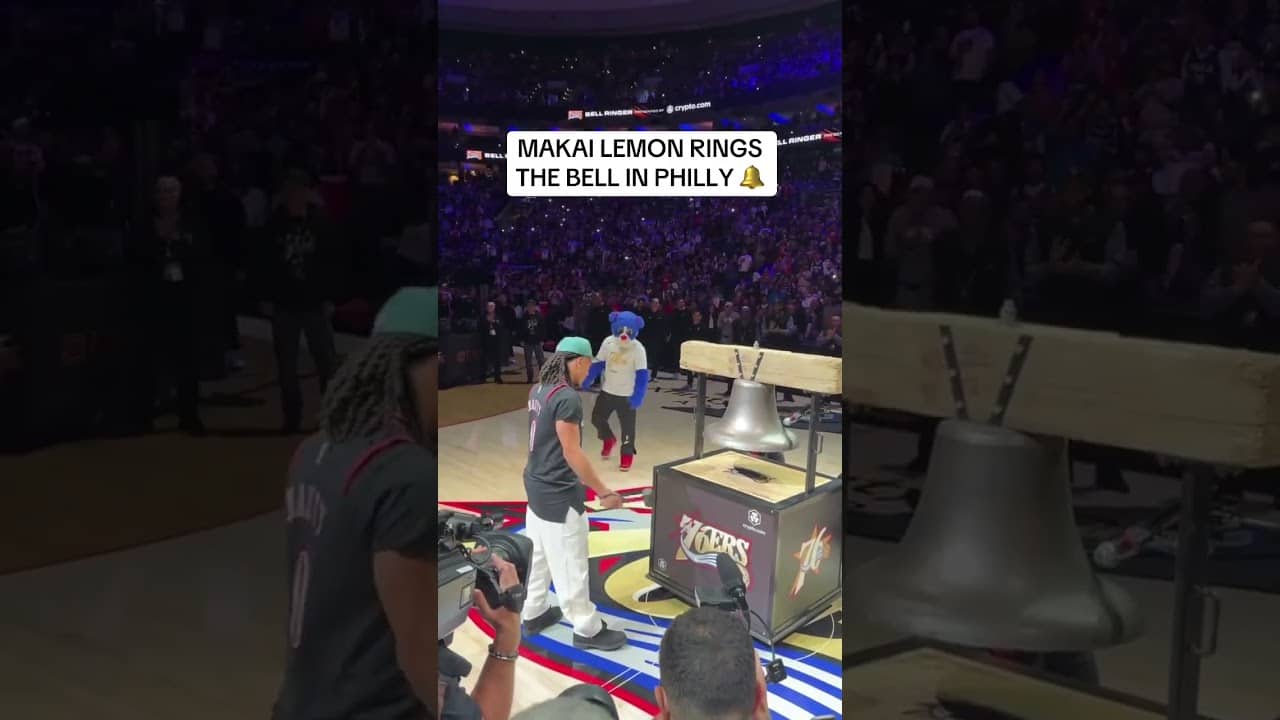Makai Lemon, the Eagles first round draft pick from last night, rings the bell in Philly 🔔