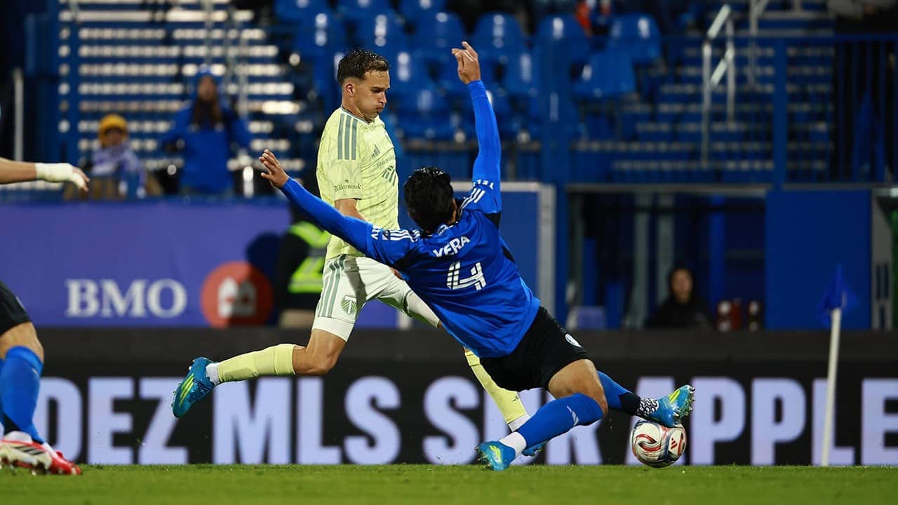 GOAL | Cole Bassett slams home his own rebound to equalize against Montréal