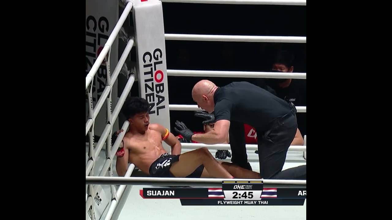 SLUMPED 😳 Arsoonnoi KOs Suajan 17 seconds into Round 3!