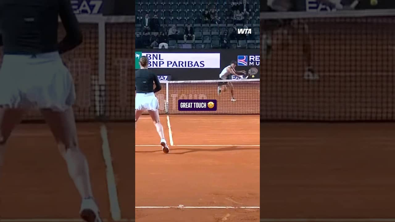 How’d she get that?! 🤯 What a rally from Iga Swiatek against Svitolina in the Rome semifinal!