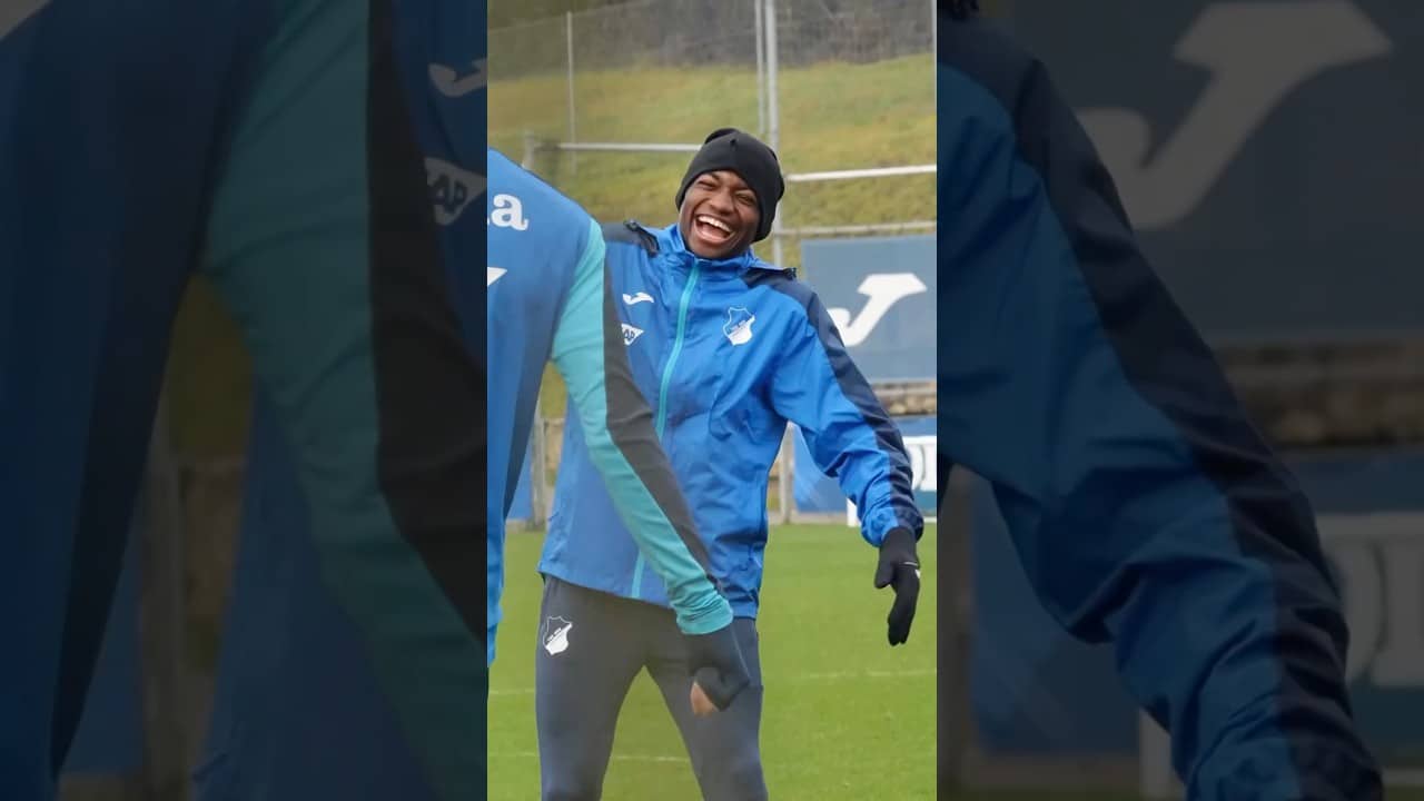 Die gute Laune in Person 💙🤍 Viel Erfolg in Newcastle, Bazou! #Hoffenheim #BazoumanToure #Nufc