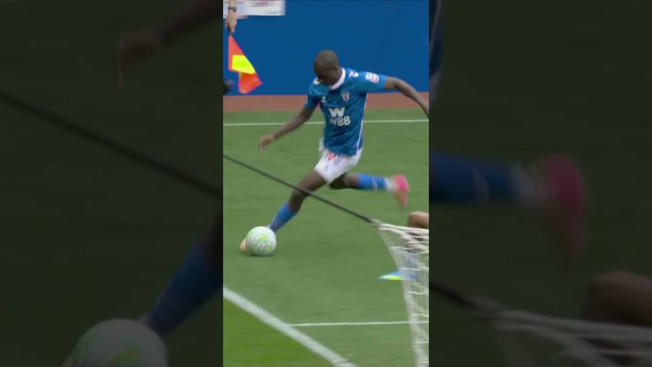 18-YEAR-OLD CHRIS RIGG'S FIRST PREMIER LEAGUE GOAL!