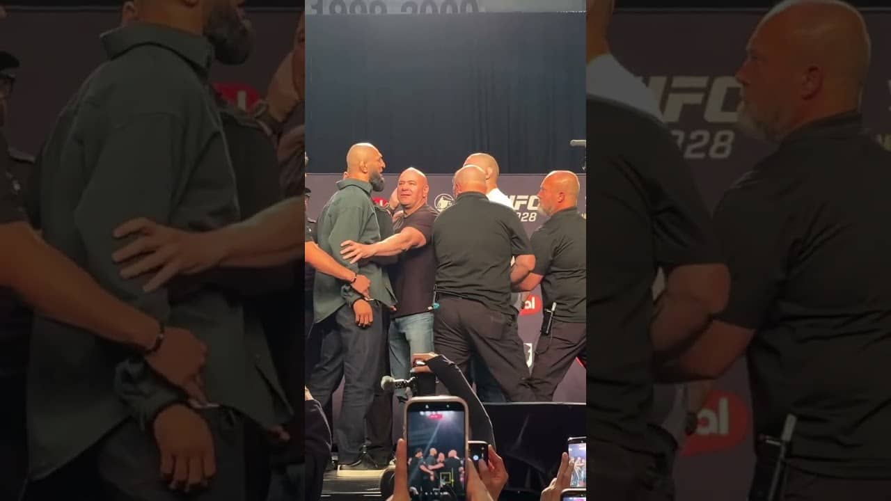 That’s a lot of security 👀 (via cclegaspi/IG) #UFC328