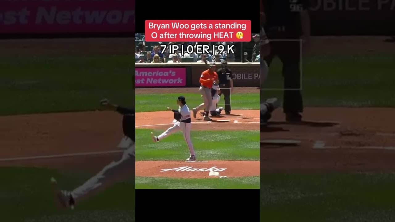A standing ovation Bryan Woo 👏