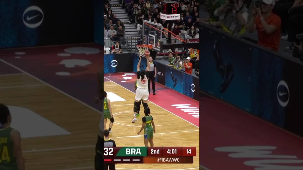 China’s twin towers combo is a cheat code 🤯🇨🇳 #FIBAWWC