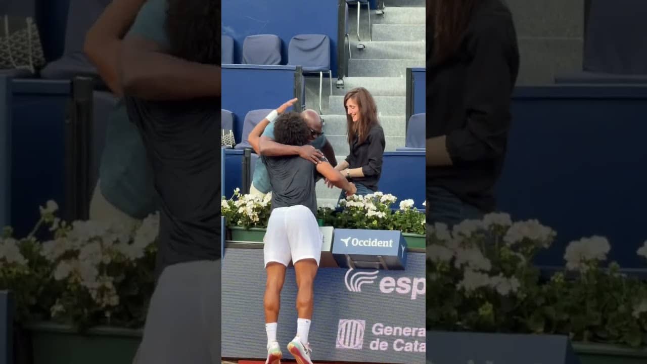 All the emotion! Fils celebrates with his family after making the Barcelona Open final ♥️
