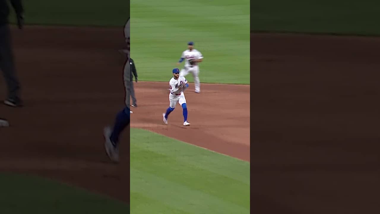 Huascar Brazobán with the pickoff! 🔥