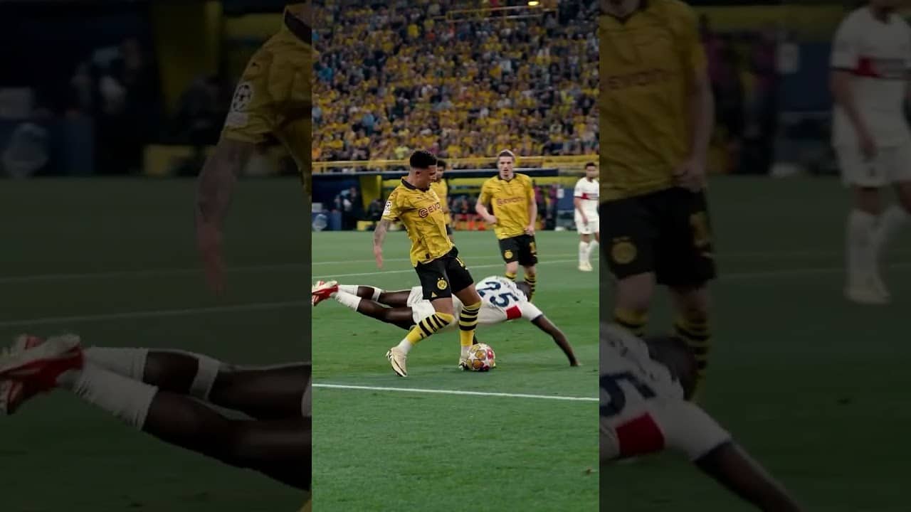 💆🙂‍↔️ Two years ago, Sancho did this in the semi-final first leg 🆚 PSG 😮‍💨