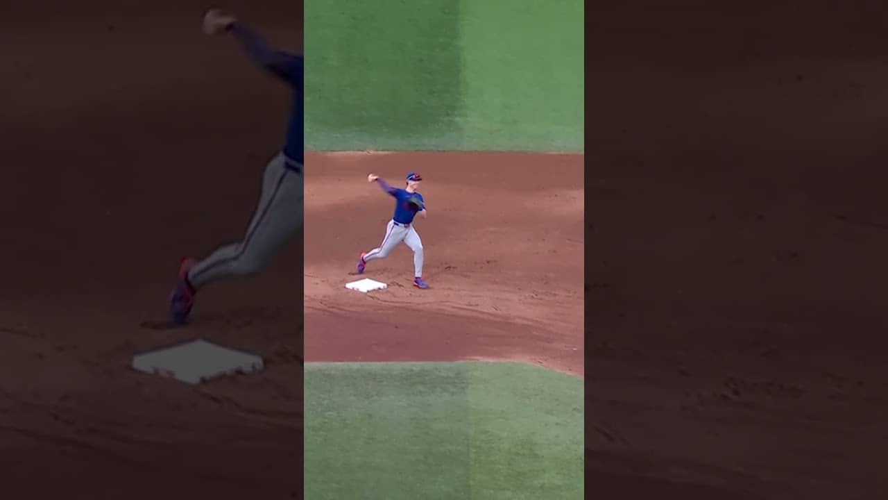 Francisco Lindor starts a smooth 6-4-3 double play 🔥 #mlb #baseball #mets #sports #highlights