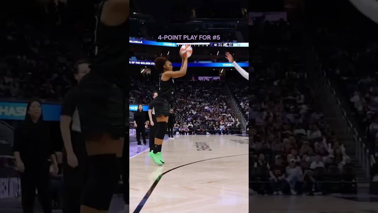 Bench Went CRAZY 🤯 🗣️#goldenstatevalkyries #wnba #shorts