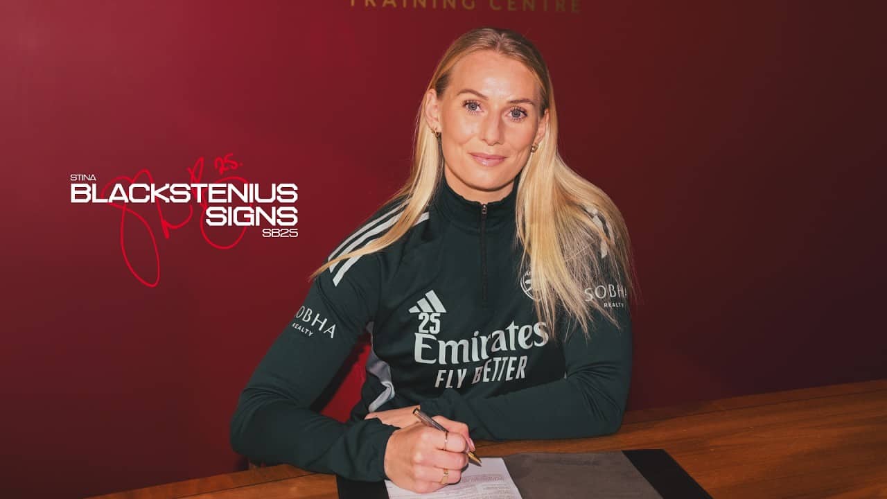 HERE TO STAY ❤️ | Stina Blackstenius surprises supporters to say she's signing a new contract!