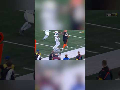 Cody "The Woolly Mammoth" Ford with a catch and run for the ages