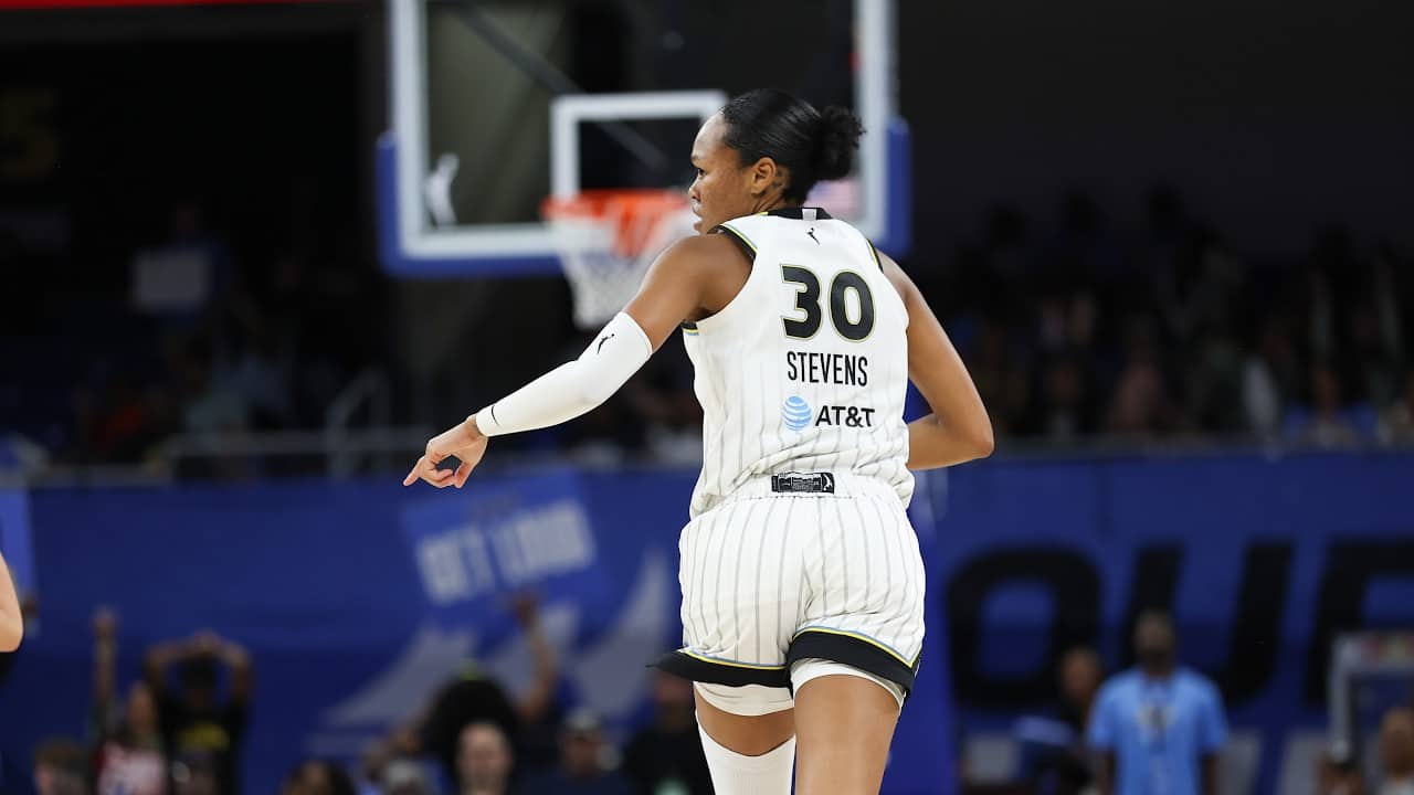 HIGHLIGHTS: Azurá Stevens Posts Double-Double in Chicago Sky Victory, Finishes with 13 & 10