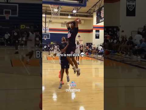 I was like no way he just got voluntary dunked on by his teammate 😭