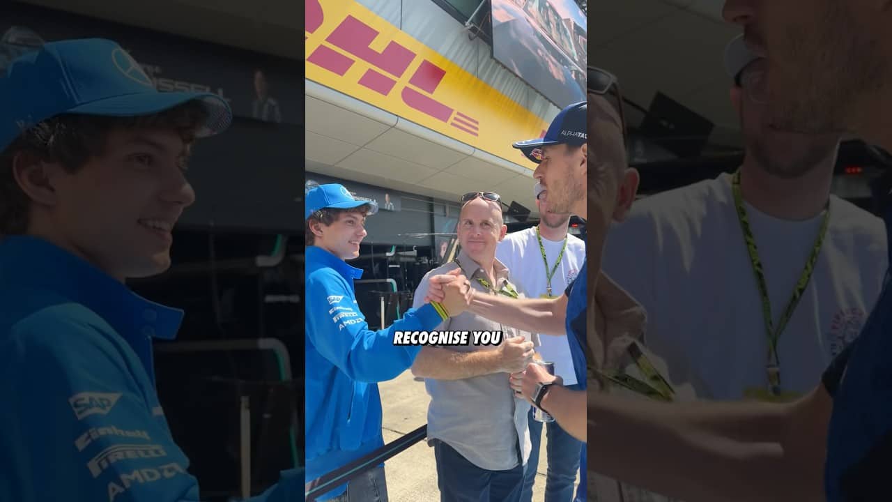 They meet once again! 🤜🤛 #F1 #MaxVerstappen #KimiAntonelli