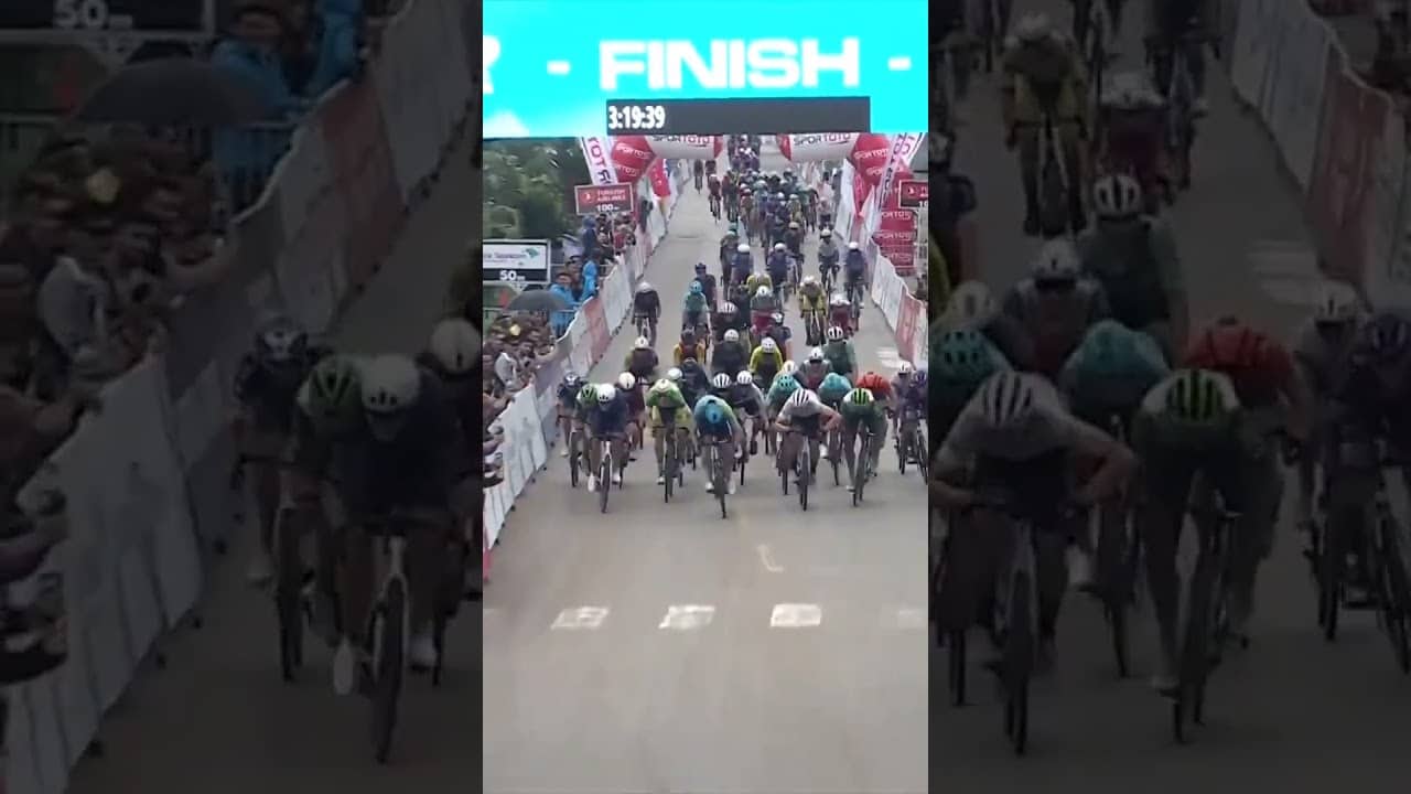 Davide Ballerini times it to perfection 🕰️👌 He takes the win in Stage 7 of the Tour of Türkiye! 🇹🇷