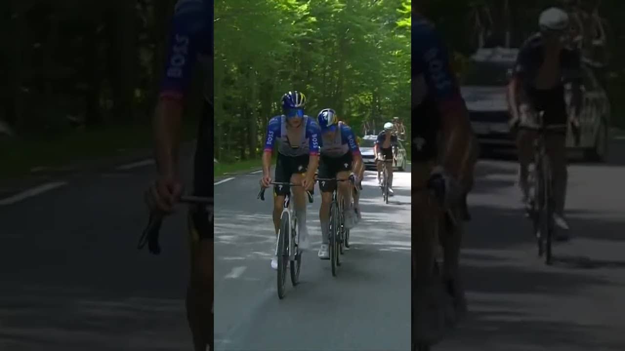 Giulio Pellizzari and Florian Lipowitz storm past the breakaway up the super category Vršič ascent!