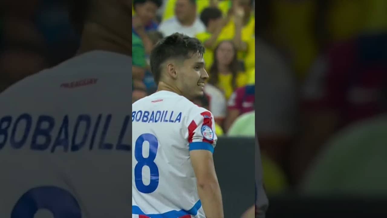 ¡Alisson Becker vuela! Enorme atajada del brasileño #shorts