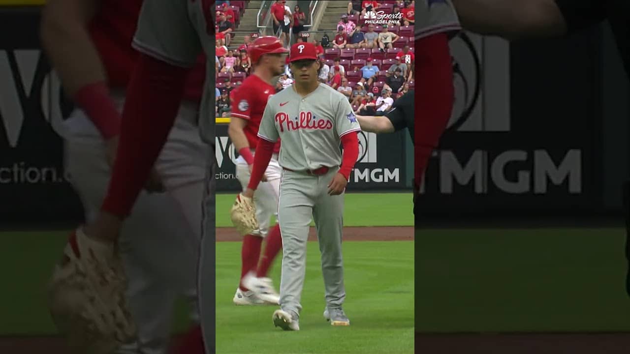 A fiery Jesús Luzardo has some words for the Reds dugout 👀