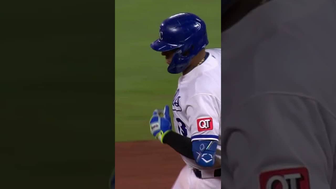 Salvy Makes Kauffman Stadium HISTORY #kcroyals #homerun #baseball #history #salvadorperez
