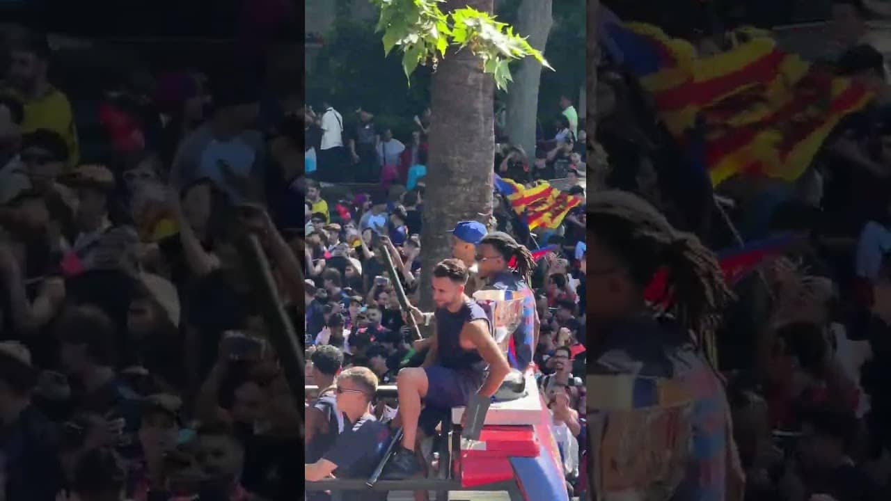 Filling the streets of Barcelona after the victory in El Clasico 🥳