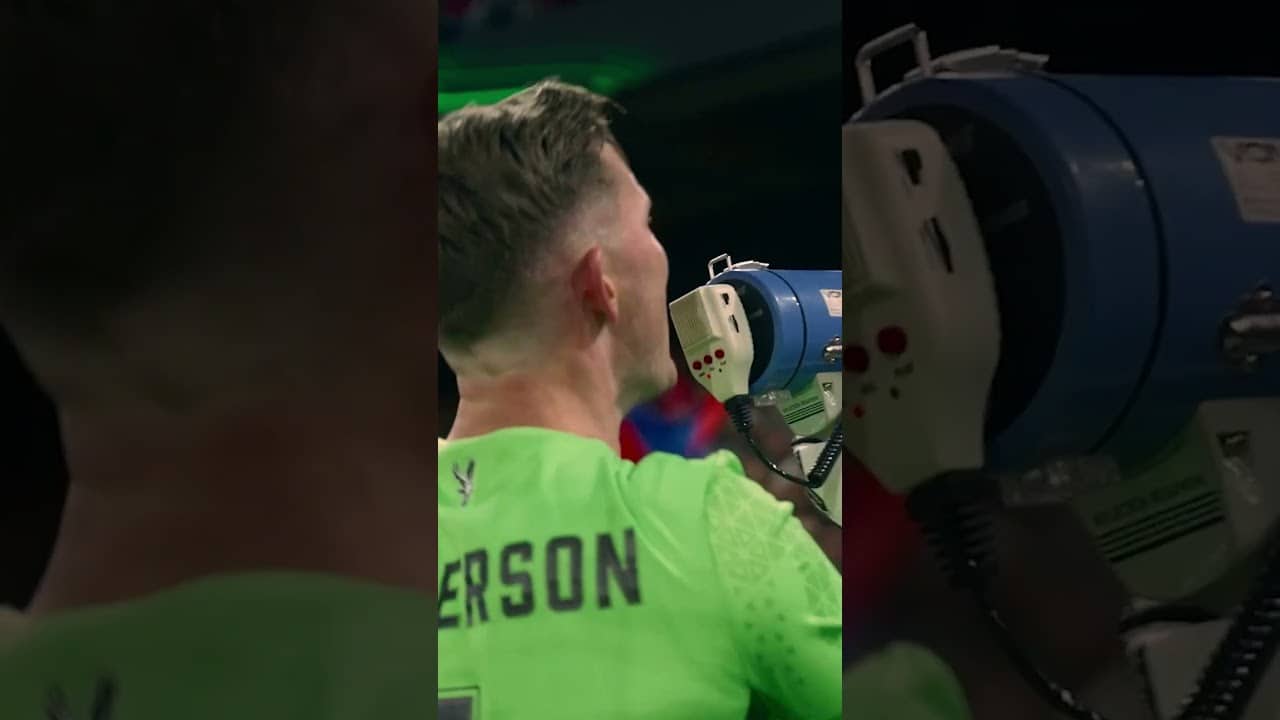 Henderson leading the chants ❤️💙