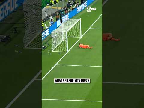 Daniel Muñoz with a BEAUTY of a goal to give Colombia the lead 🇨🇴