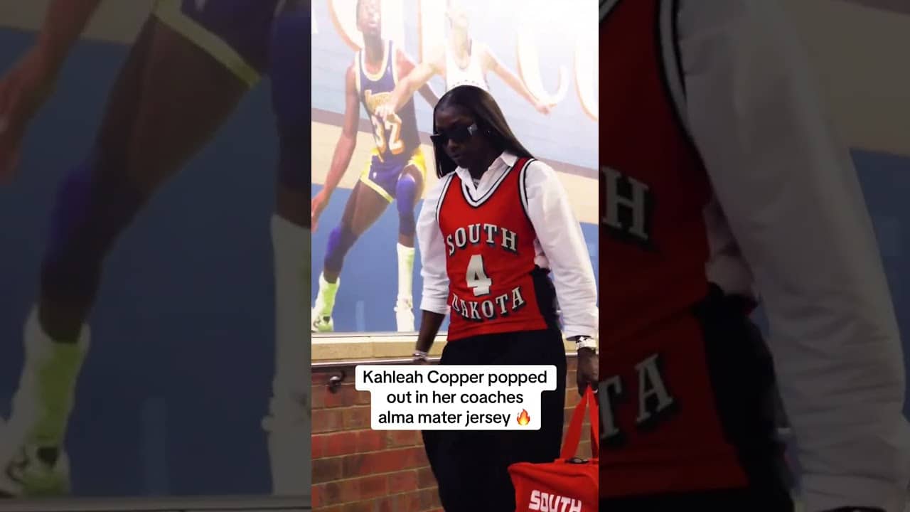 Mercury head coach Nate Tibbets was feeling Kahleah Coppers fit 👏 (via @PhoenixMercury/TT)