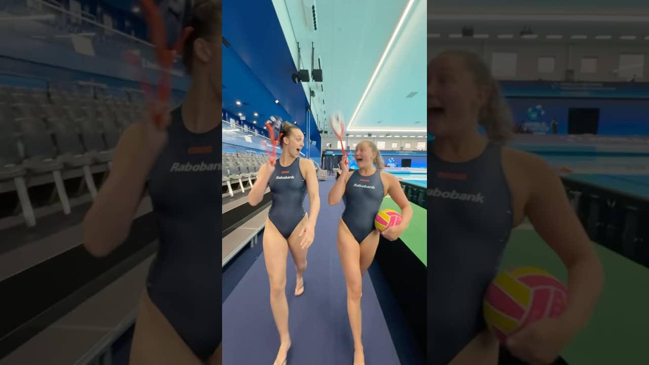 We just had to jump on this trend 👯‍♀️ #waterpolo #trending #walking #dracula