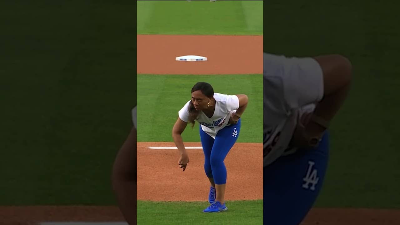 Mookie Betts and his mom throw out the first pitch for Dodgers 😍