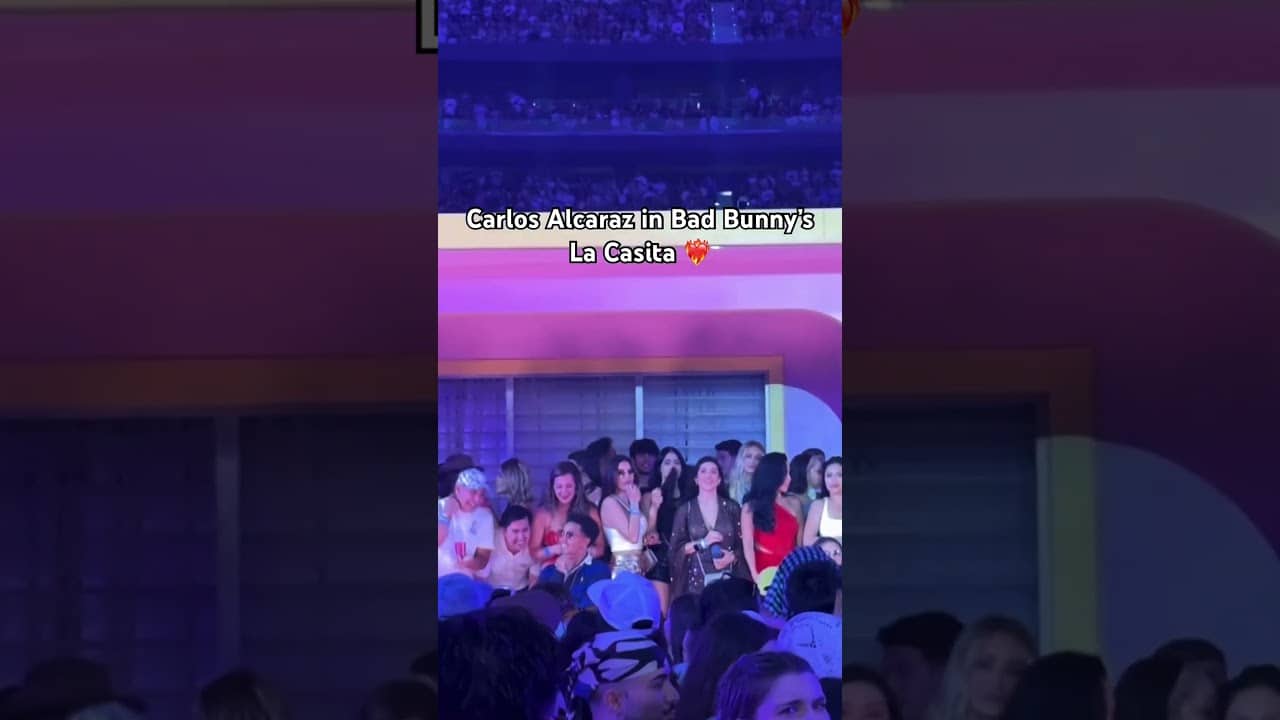 Side quests going crazy 😮‍💨 Via @paolabgpd / TikTok #badbunny #carlosalcaraz #tennis