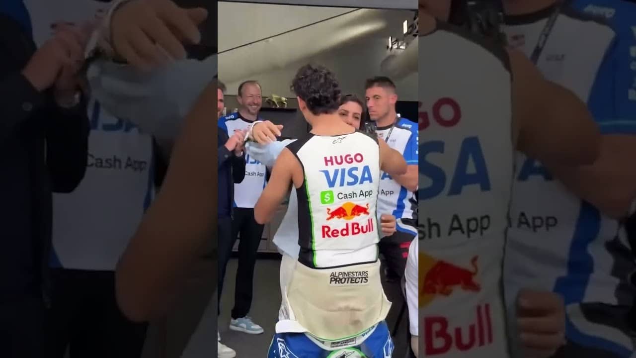 Arvid Linblad with his parents after scoring his first points in F1 🥰 (via @visacashapprb/IG)