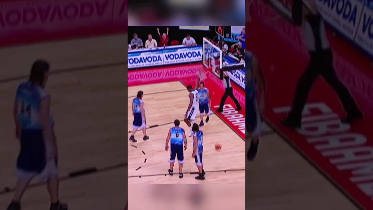 Dwight Howard in his Superman era 🦸‍♂️ #FIBAWC