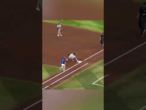 Munetaka Murakami makes a diving stop and gets the out! 💎