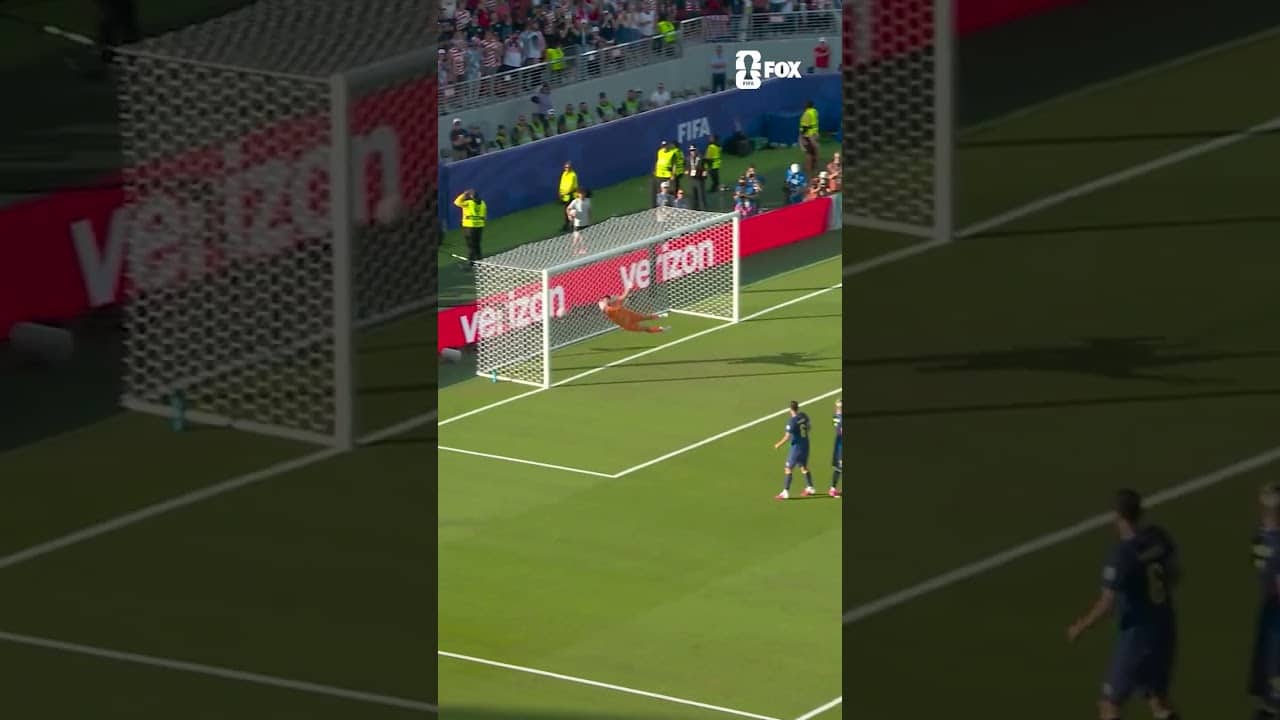 A free-kick BANGER from Malik Tillman to propel the USMNT into the Round of 16