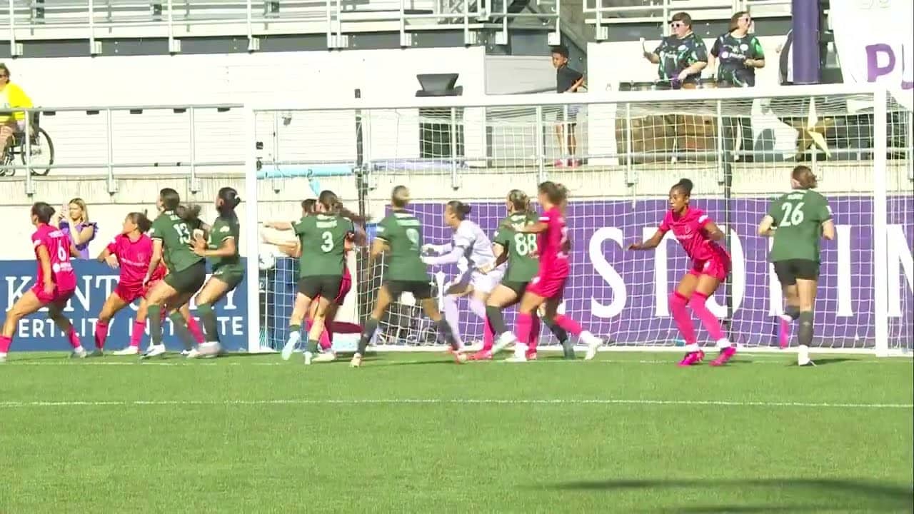 Goal: Arin Wright pulls one back late vs. the NC Courage