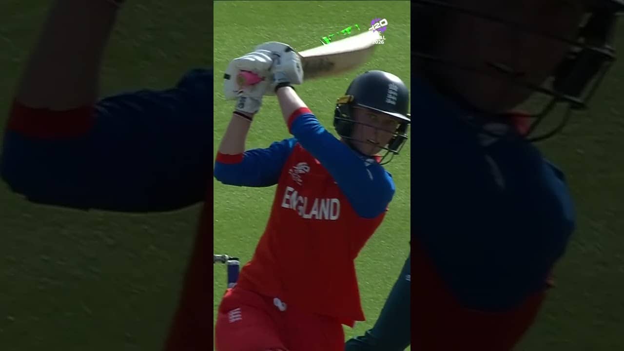 Freya Kemp with the some final-over fireworks to give England the momentum 💥 #T20WorldCup