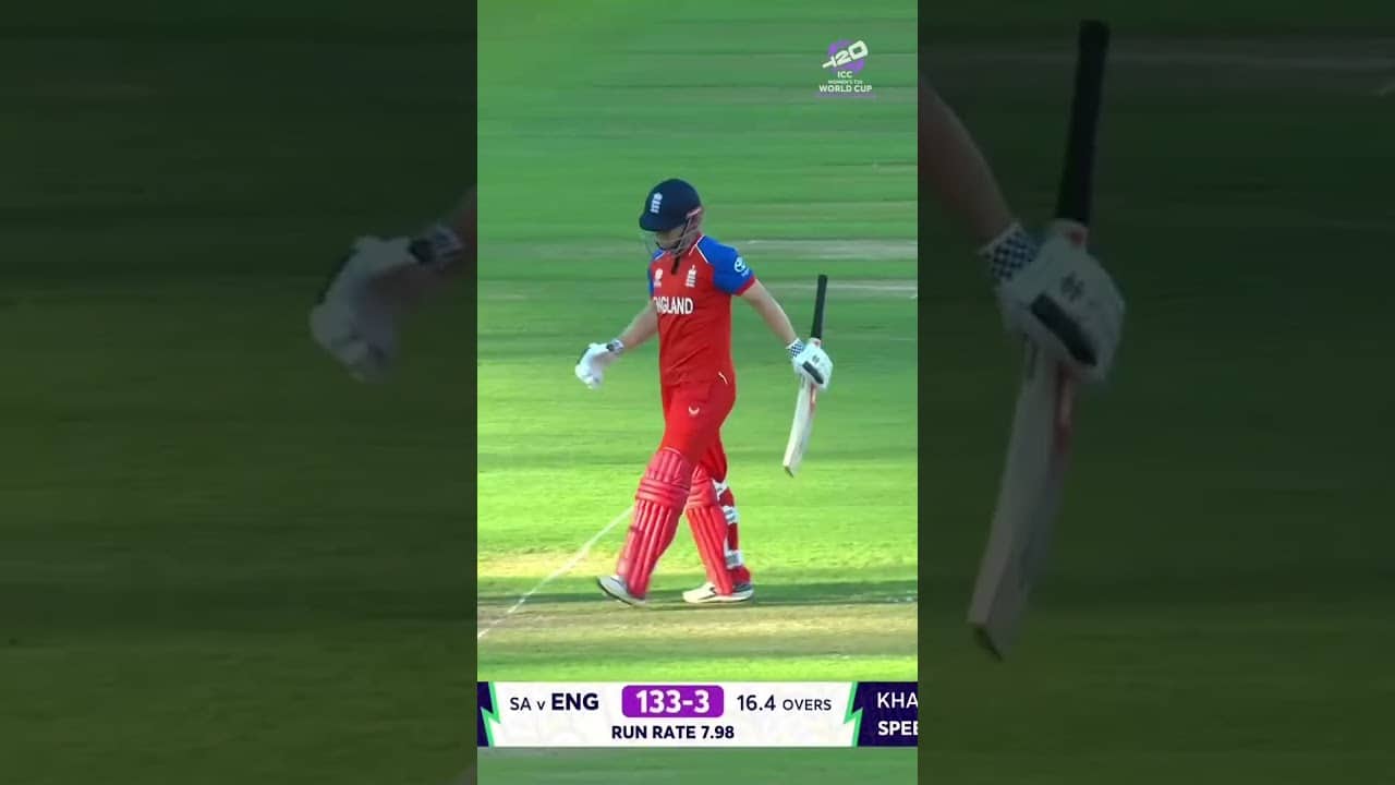 Heather Knight reaches her half-century in style with a six 🤩 #T20WorldCup