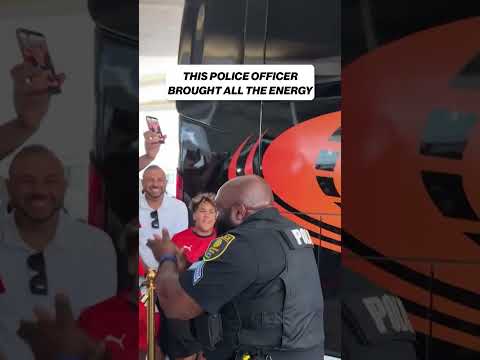 This police officer got these Egypt fans hyped