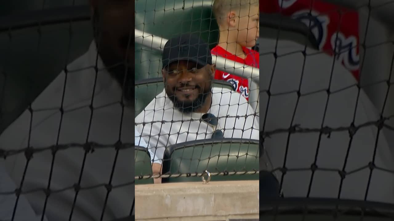 Mike Tomlin is taking in Sunday Night Baseball 👀👋