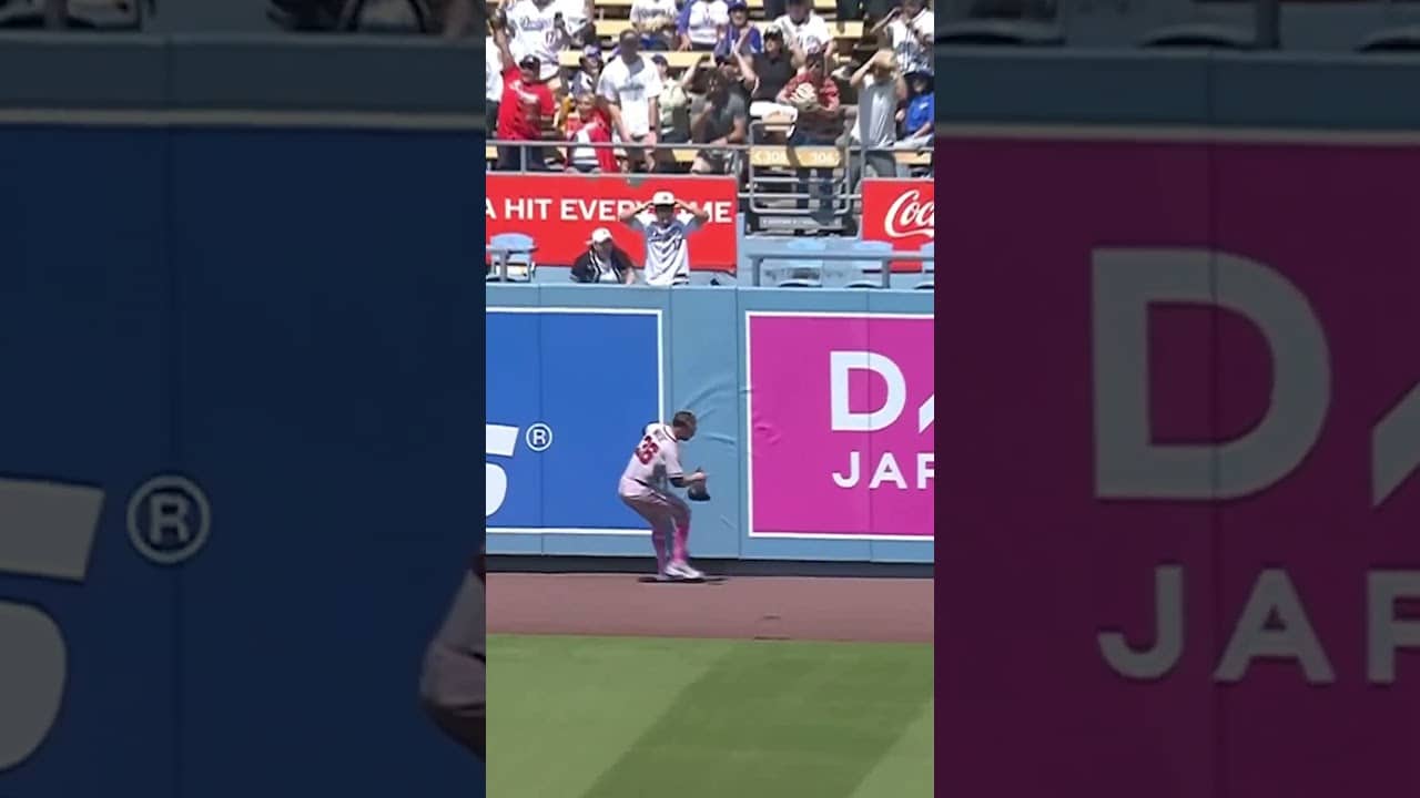 WHAT A CATCH BY ELI WHITE!! 🤯