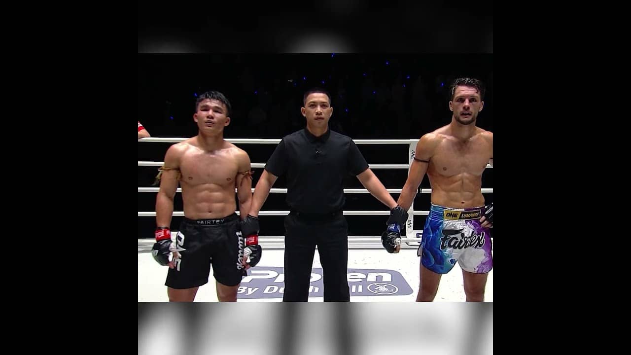 What a CLASH ⚔️ Worapon defeats Tom Casse by unanimous decision for his third straight win!