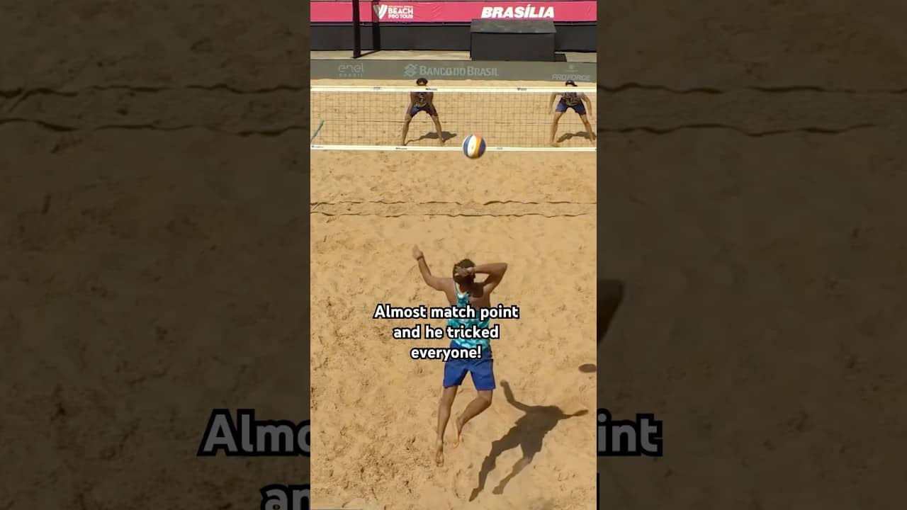 Bro saw his girl in the stands 😁 #volleyballworld #beachprotour