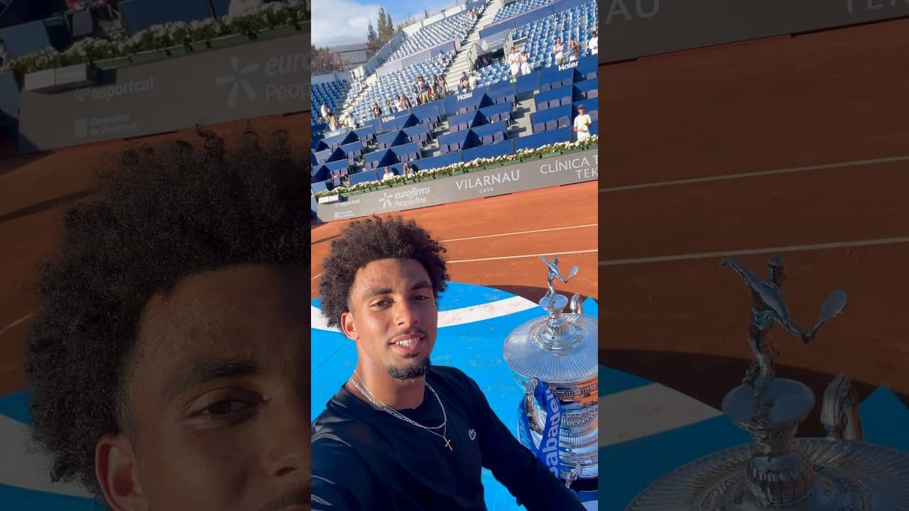 Your champ in Barcelona wants to say hello, on two surfaces 😉 👏