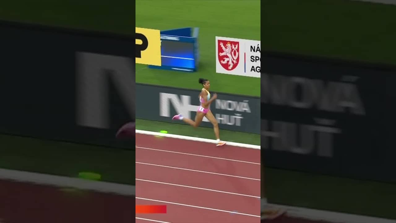Just shy of the WR 😮‍💨 Audrey Werro wins the 800m in 1:54.45 at the Ostrava Golden Spike