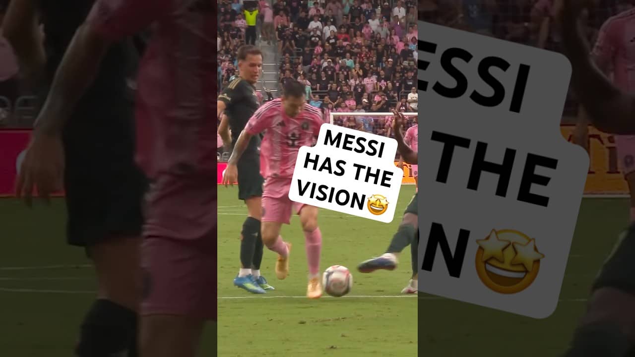 Nobody sees the game like Messi!😍