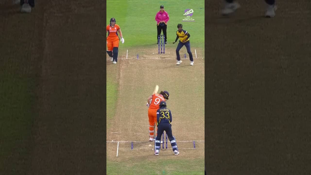 Kavisha Dilhari brings the first breakthrough for Sri Lanka 👊
